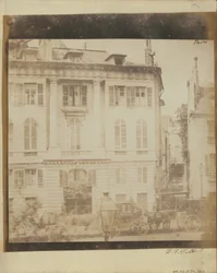 Carriages Before a Paris Residence
